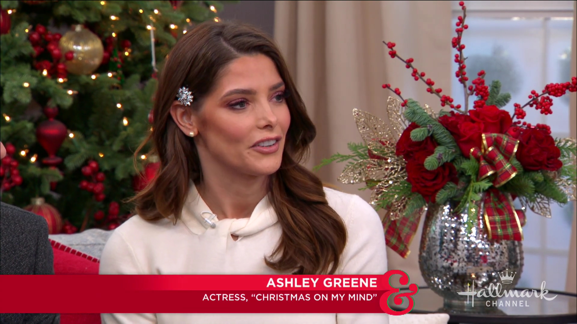 Ashley-Greene-dot-nl_HomeAndFamily0220.jpg
