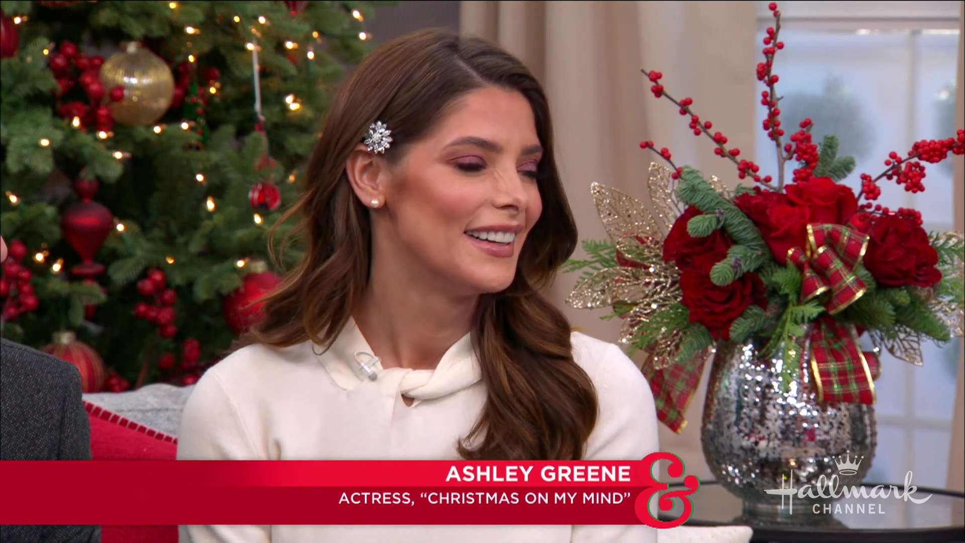 Ashley-Greene-dot-nl_HomeAndFamily0222.jpg