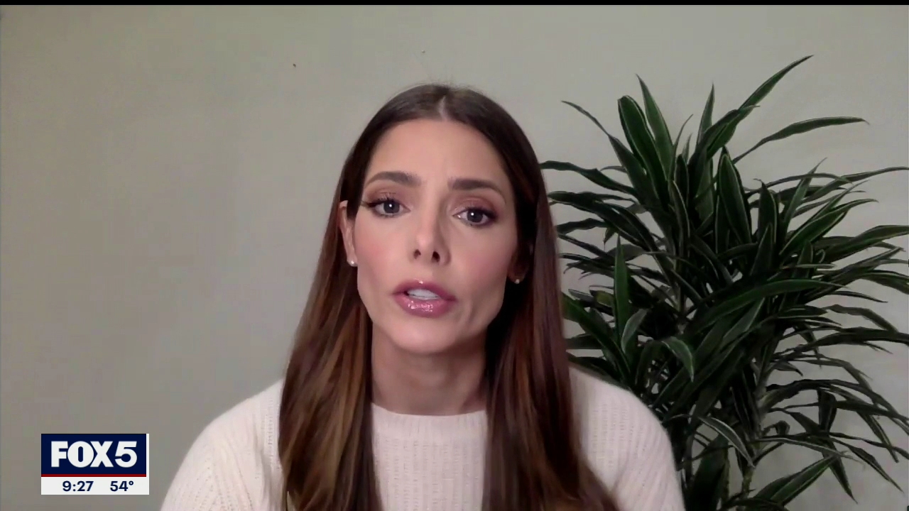 Ashley-Greene-dot-nl_2020Fox5-interview0098.jpg