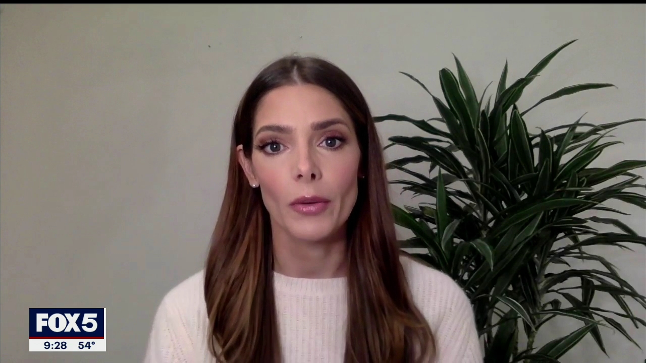 Ashley-Greene-dot-nl_2020Fox5-interview0100.jpg