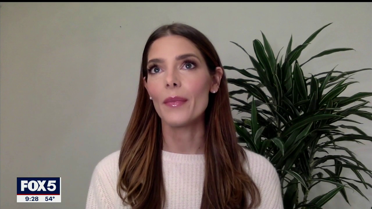 Ashley-Greene-dot-nl_2020Fox5-interview0137.jpg