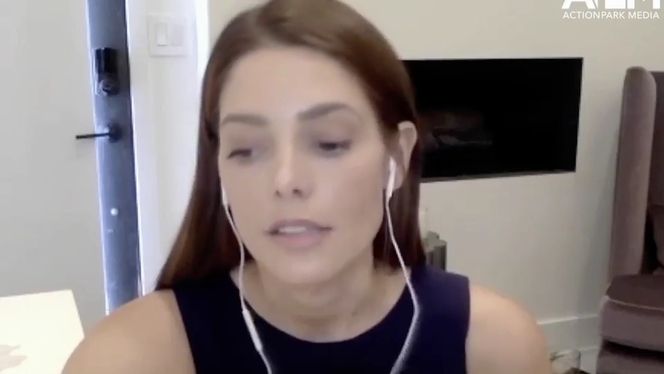 Ashley-Greene-dot-nl_2020HerVoicePodcast0002.jpg
