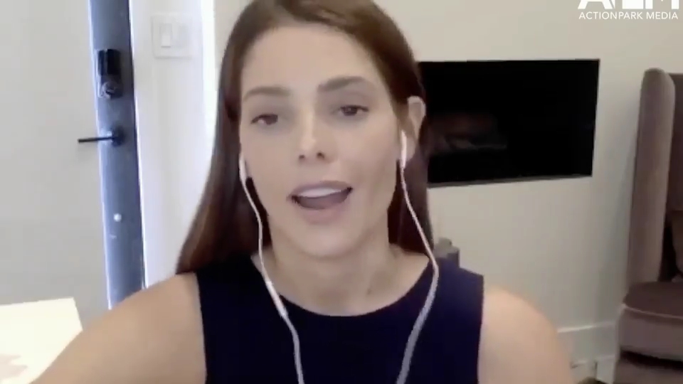 Ashley-Greene-dot-nl_2020HerVoicePodcast0007.jpg