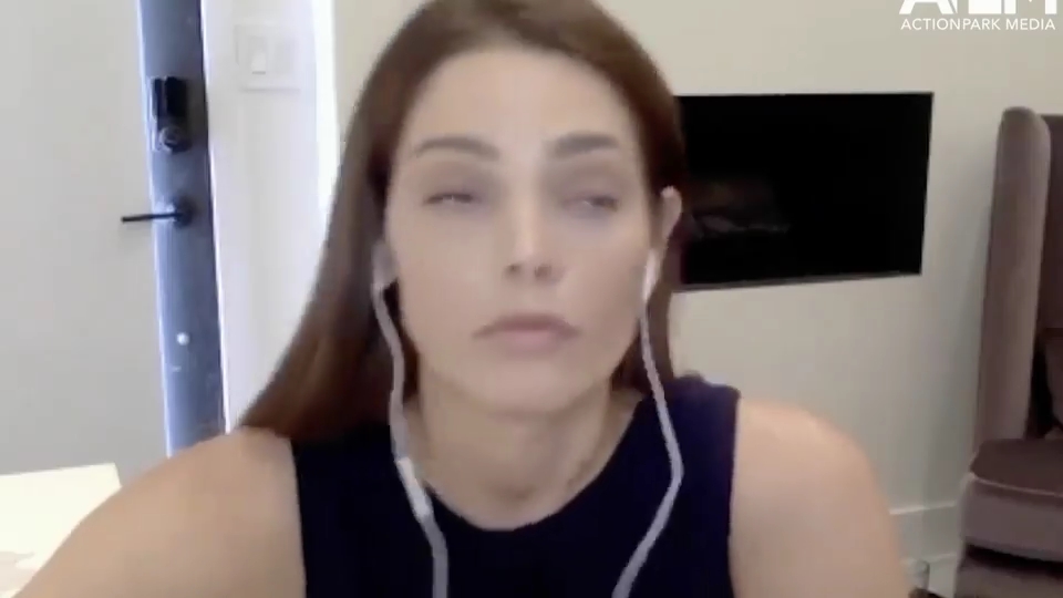 Ashley-Greene-dot-nl_2020HerVoicePodcast0026.jpg