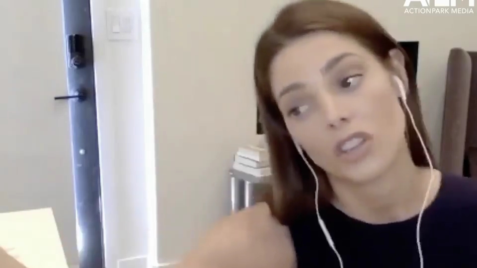 Ashley-Greene-dot-nl_2020HerVoicePodcast0041.jpg