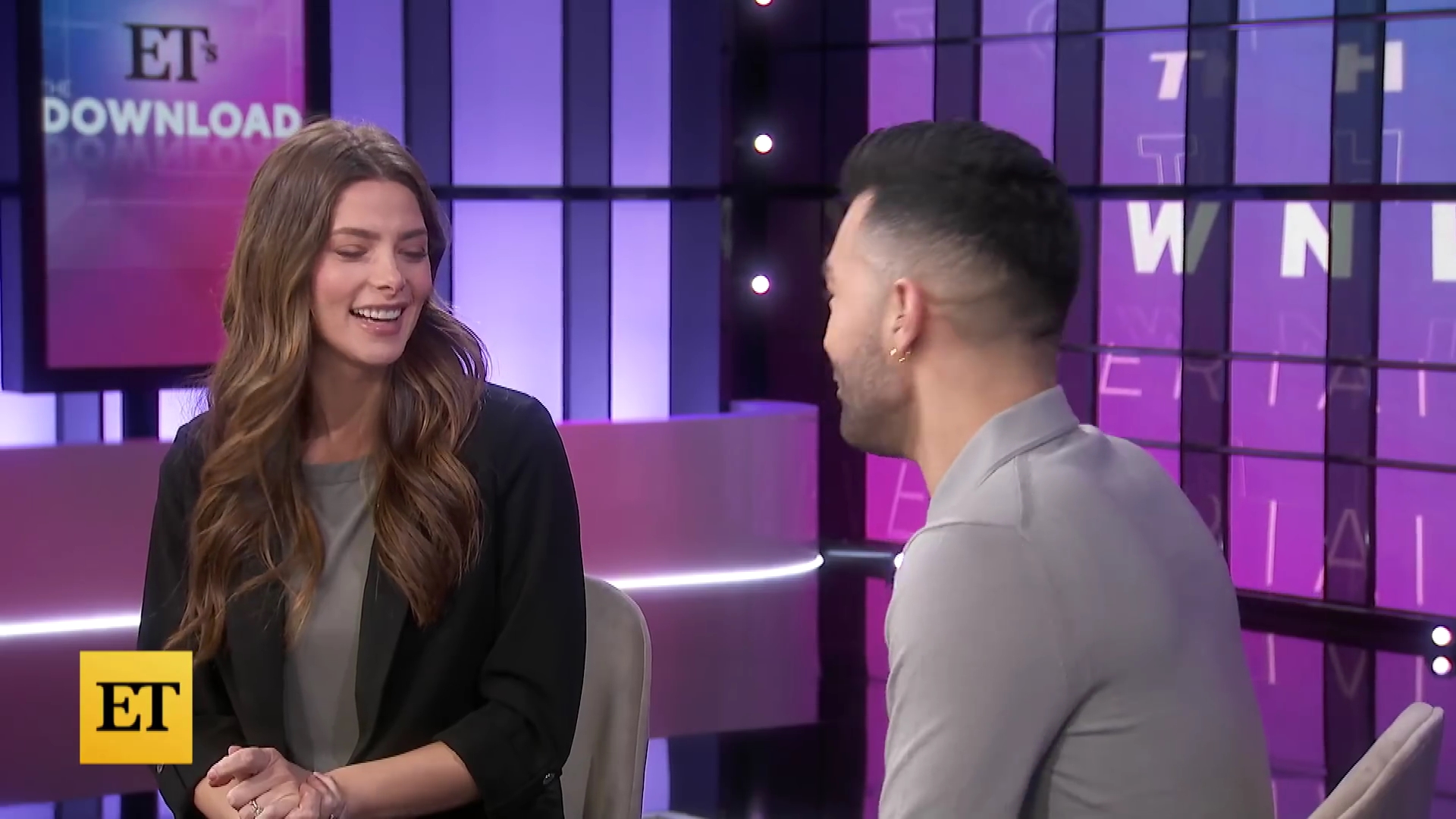 Ashley-Greene-dot-nl_2022EntertainmentTonight0004.jpg