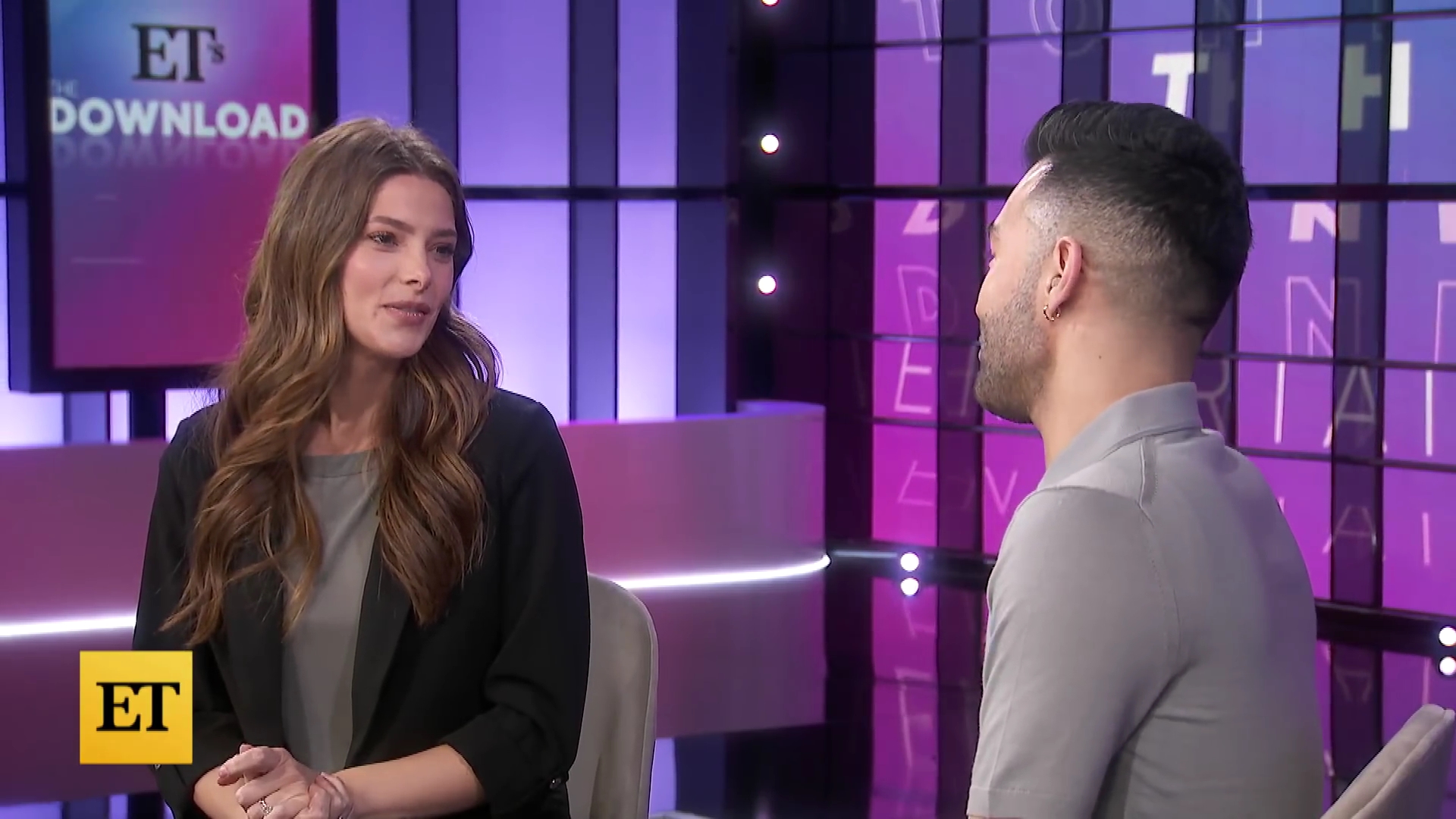 Ashley-Greene-dot-nl_2022EntertainmentTonight0005.jpg