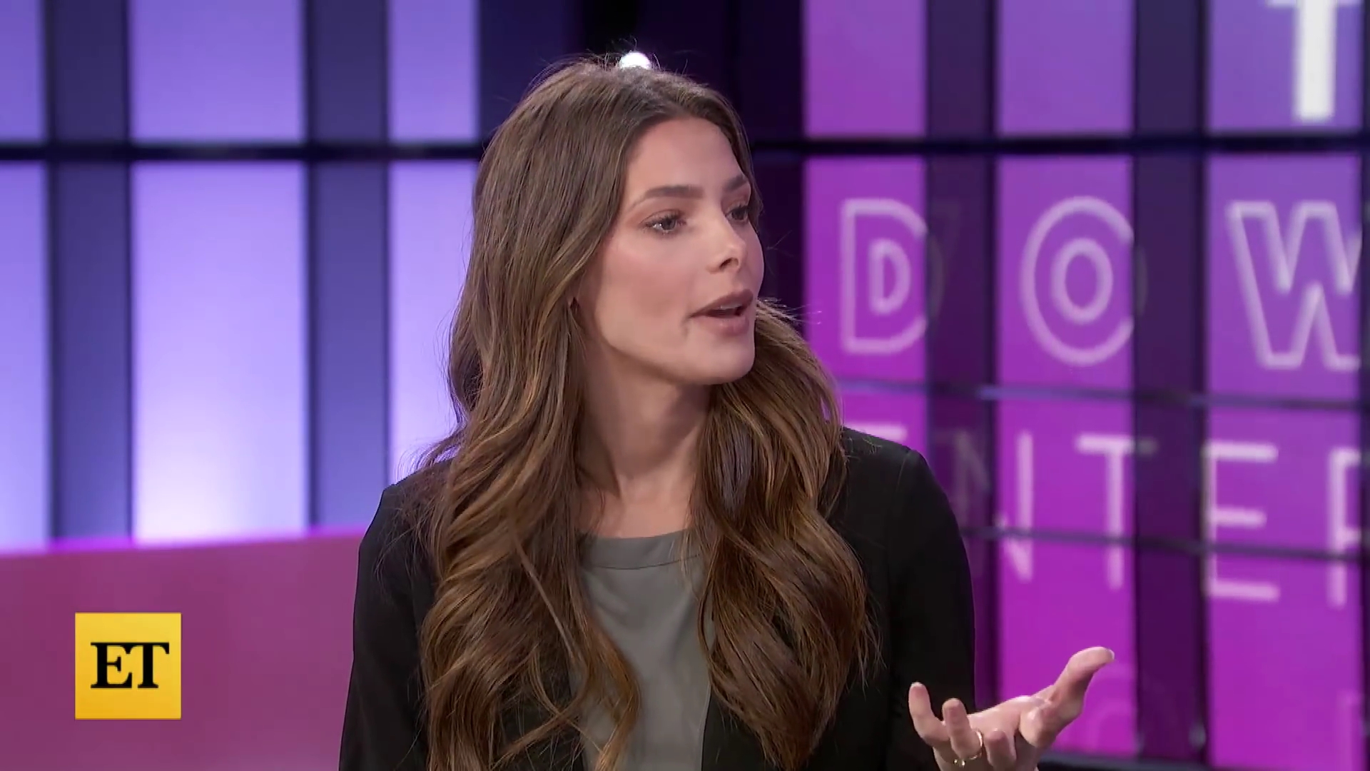Ashley-Greene-dot-nl_2022EntertainmentTonight0031.jpg