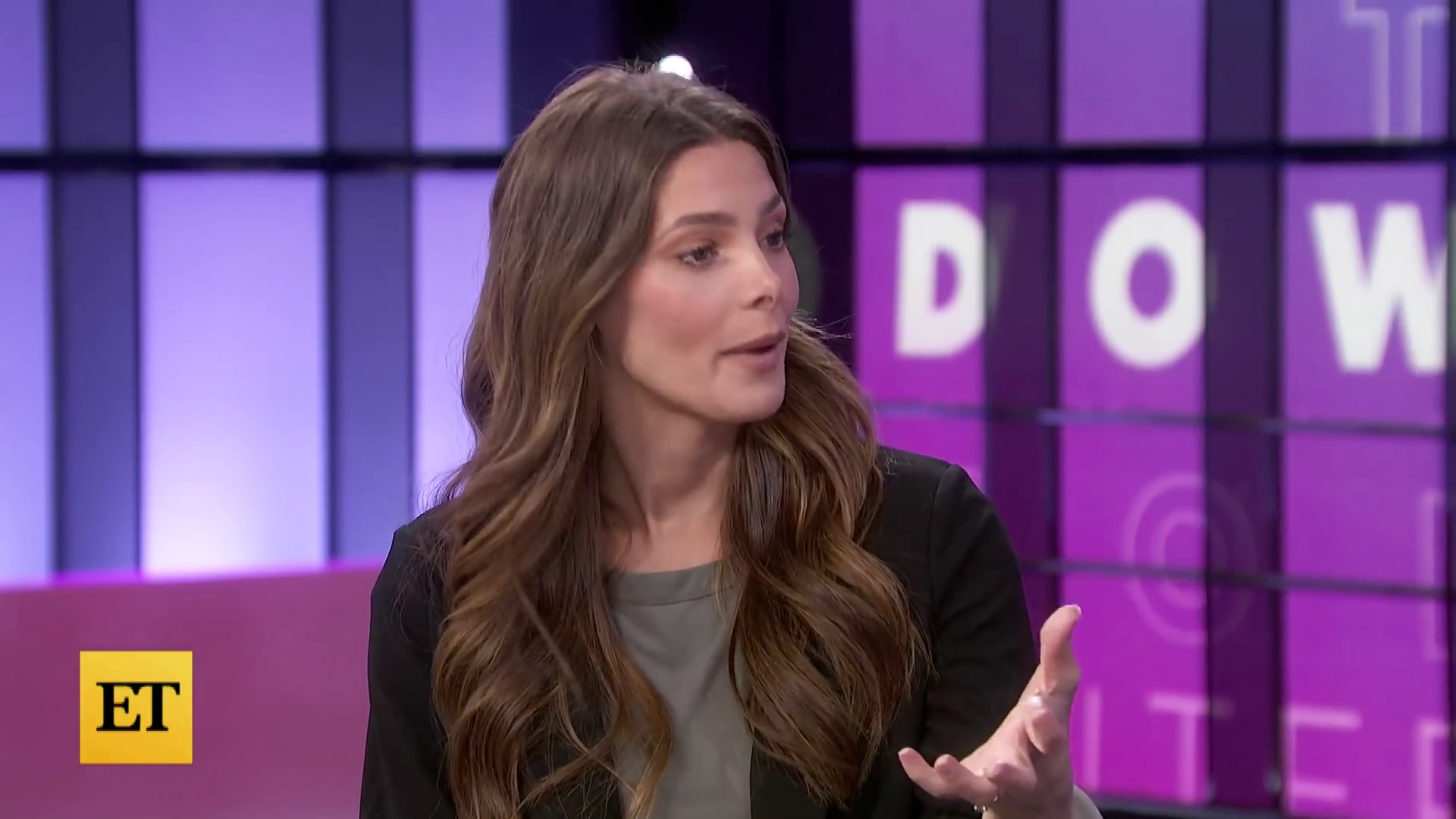 Ashley-Greene-dot-nl_2022EntertainmentTonight0035.jpg