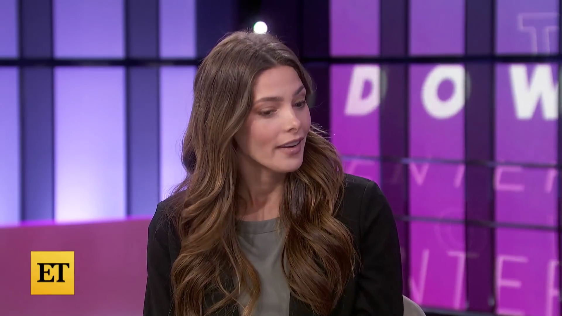Ashley-Greene-dot-nl_2022EntertainmentTonight0036.jpg