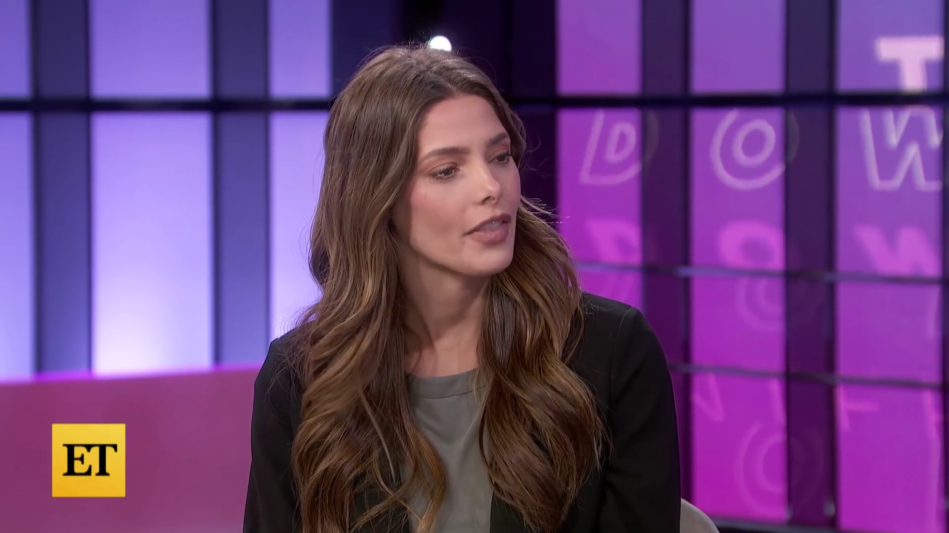 Ashley-Greene-dot-nl_2022EntertainmentTonight0040.jpg