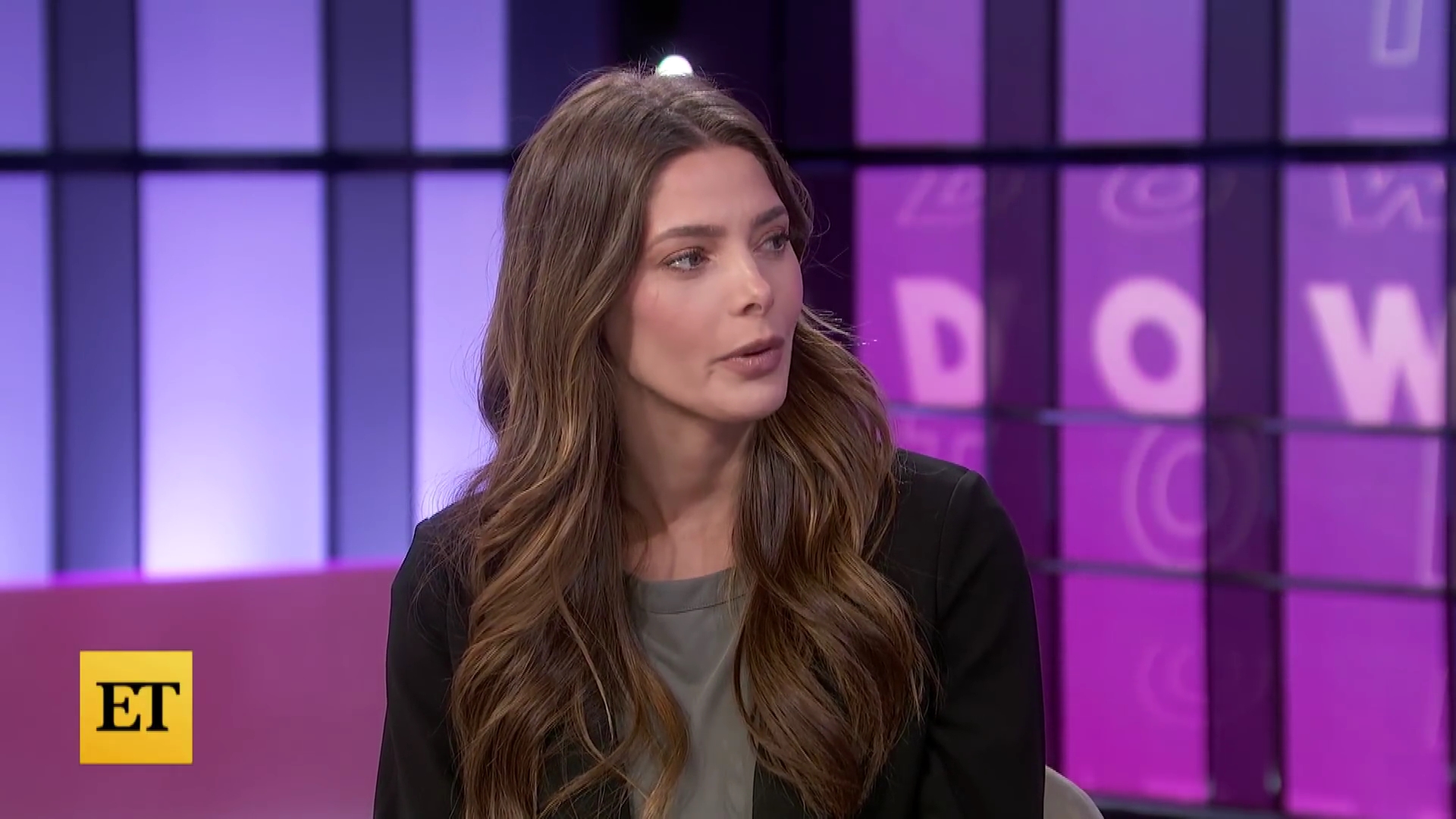Ashley-Greene-dot-nl_2022EntertainmentTonight0041.jpg