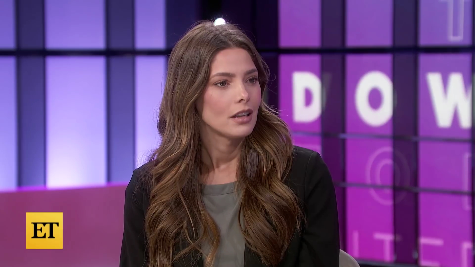 Ashley-Greene-dot-nl_2022EntertainmentTonight0042.jpg