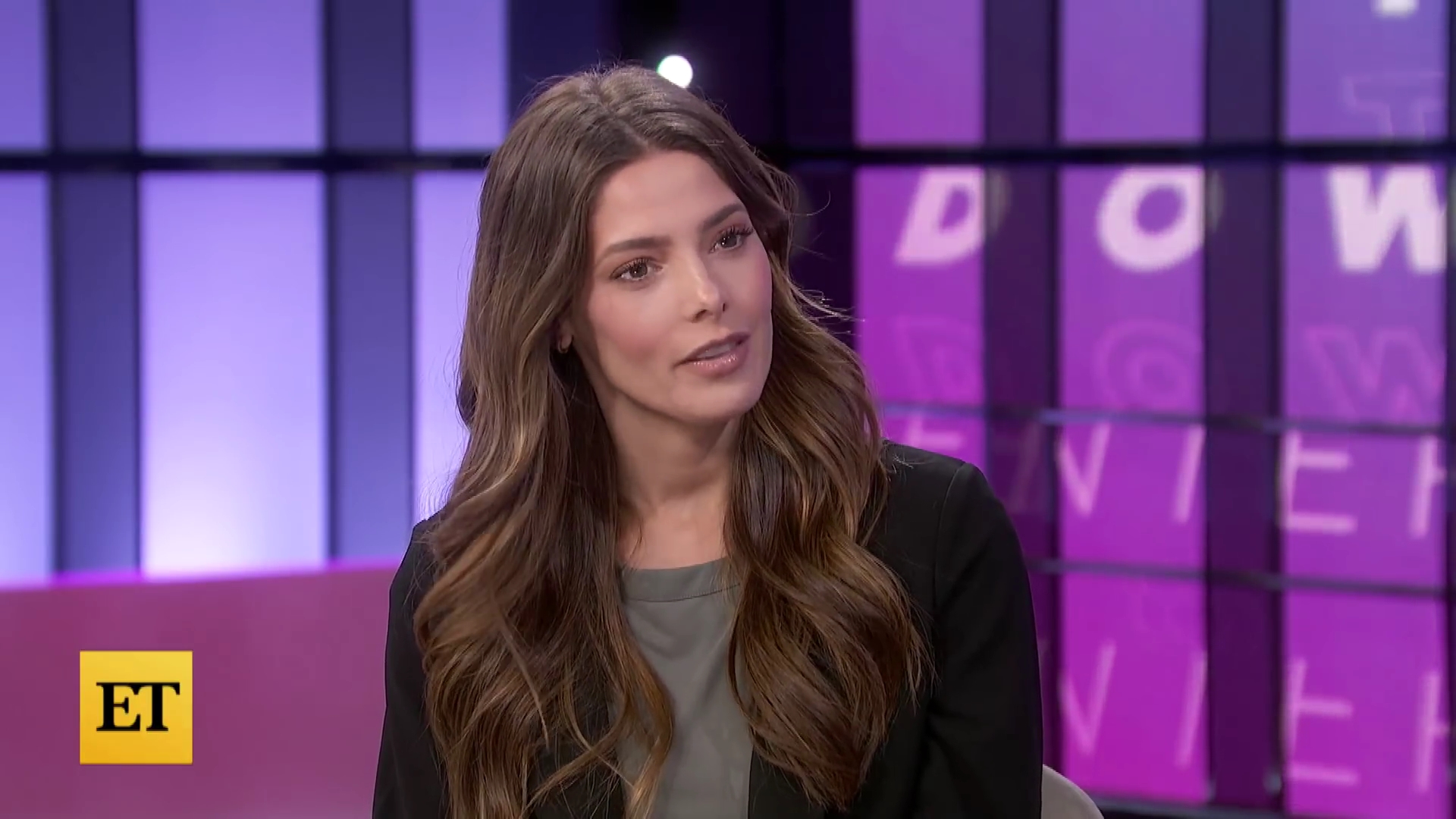 Ashley-Greene-dot-nl_2022EntertainmentTonight0044.jpg