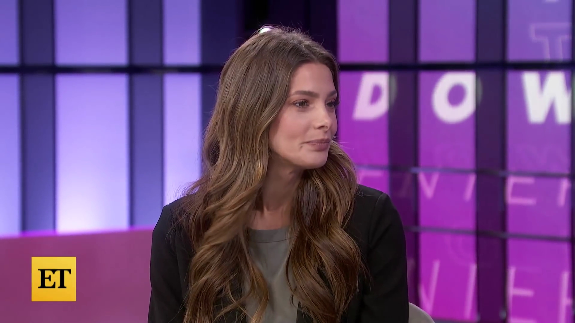 Ashley-Greene-dot-nl_2022EntertainmentTonight0051.jpg