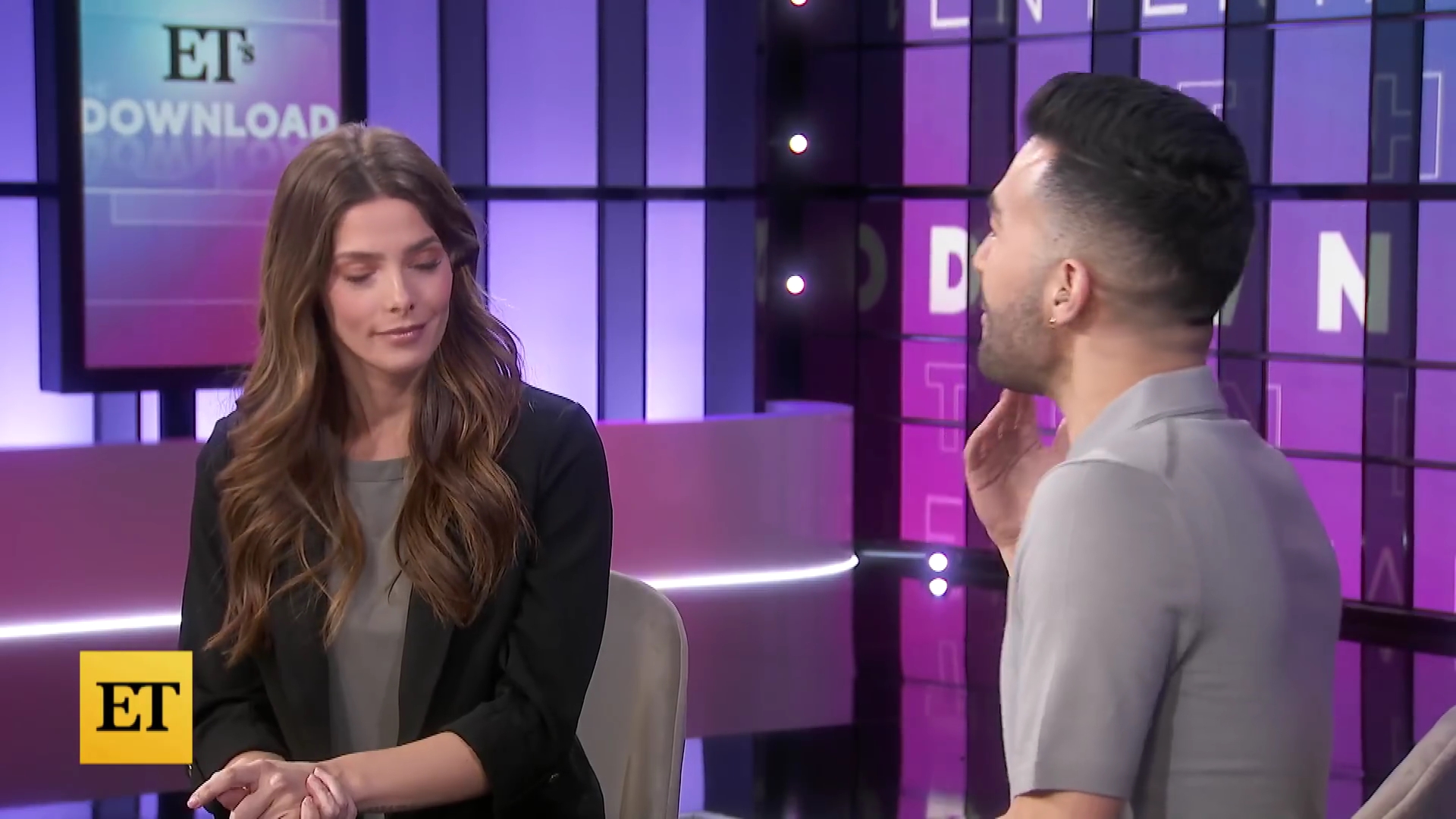 Ashley-Greene-dot-nl_2022EntertainmentTonight0057.jpg