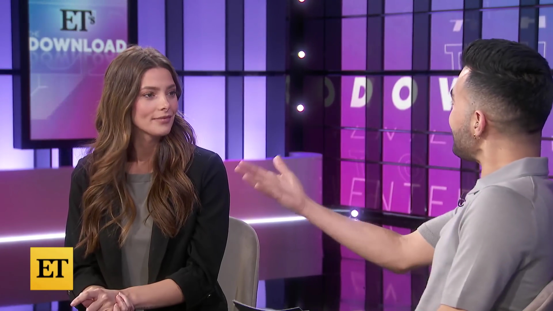 Ashley-Greene-dot-nl_2022EntertainmentTonight0058.jpg