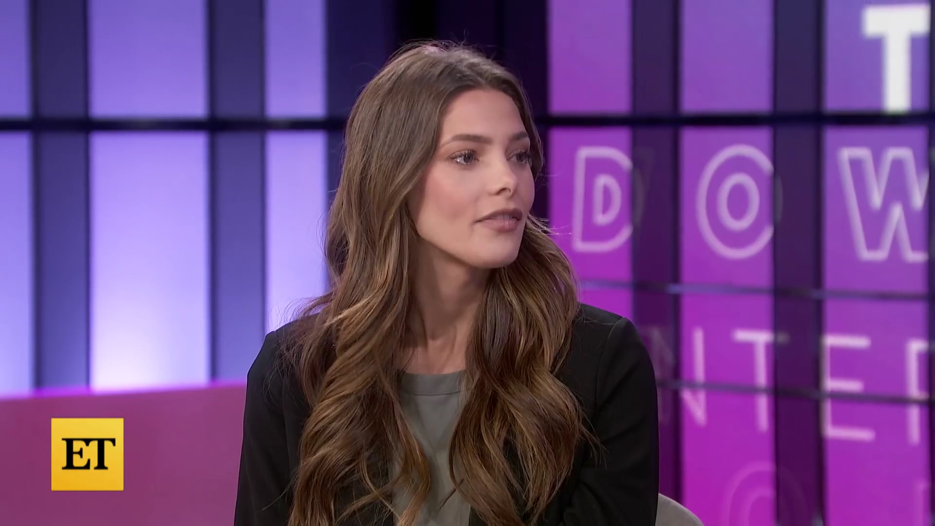 Ashley-Greene-dot-nl_2022EntertainmentTonight0061.jpg