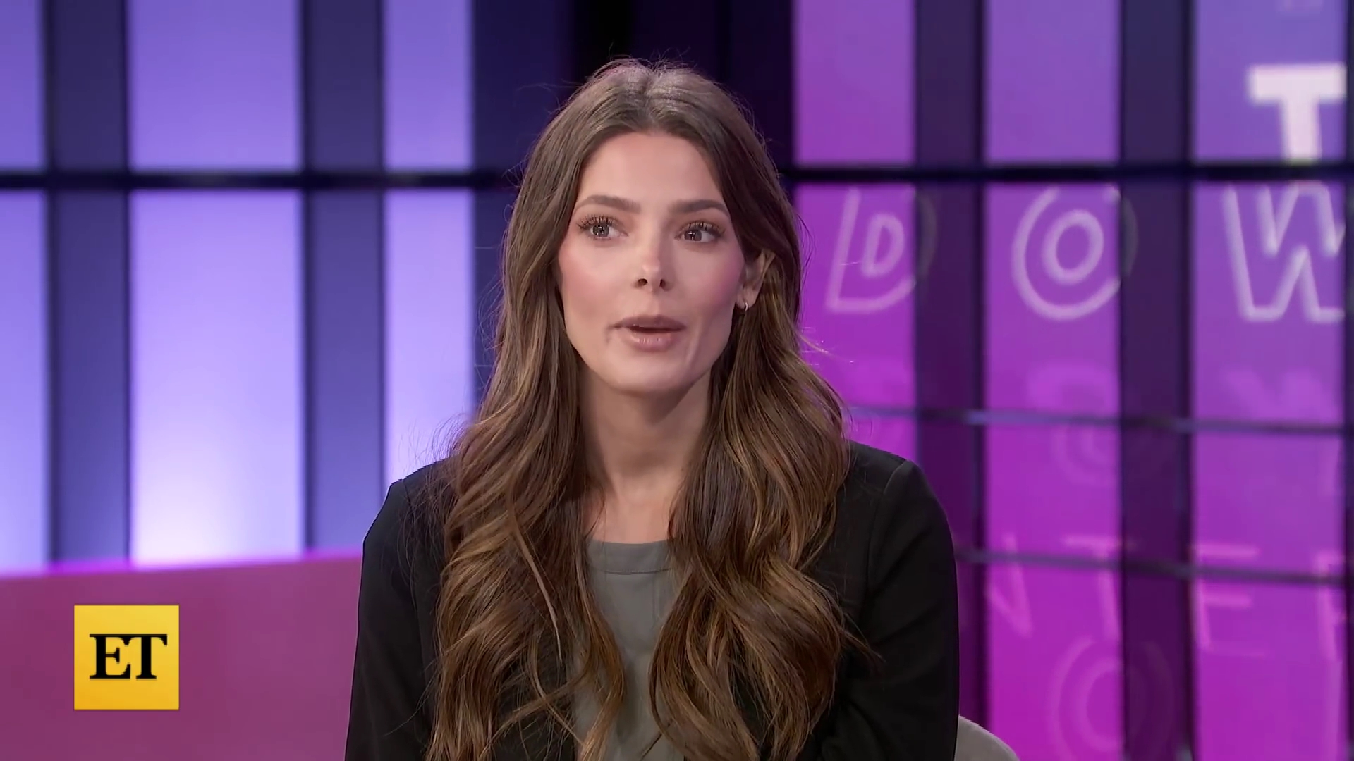 Ashley-Greene-dot-nl_2022EntertainmentTonight0062.jpg