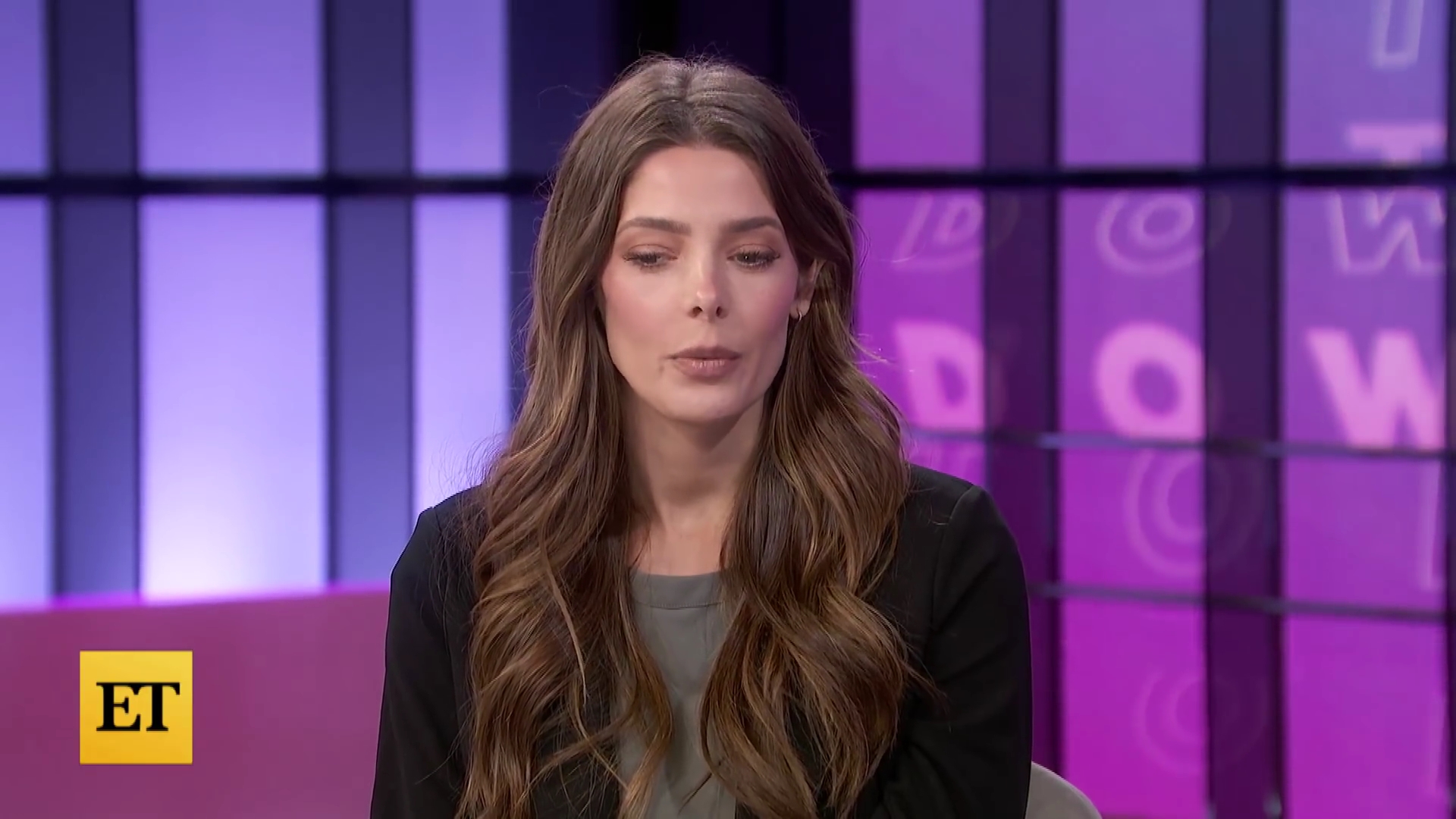 Ashley-Greene-dot-nl_2022EntertainmentTonight0063.jpg