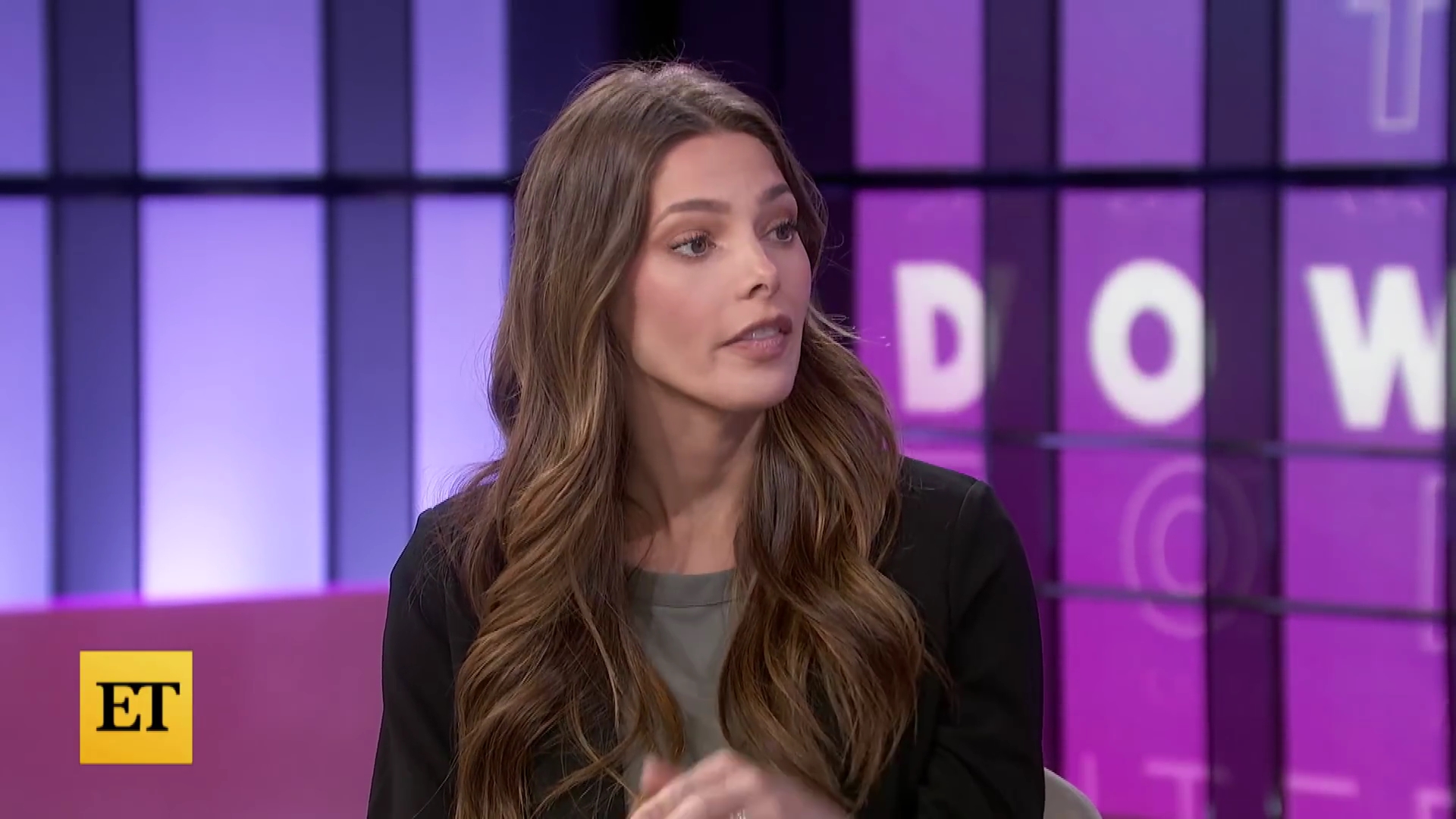 Ashley-Greene-dot-nl_2022EntertainmentTonight0064.jpg