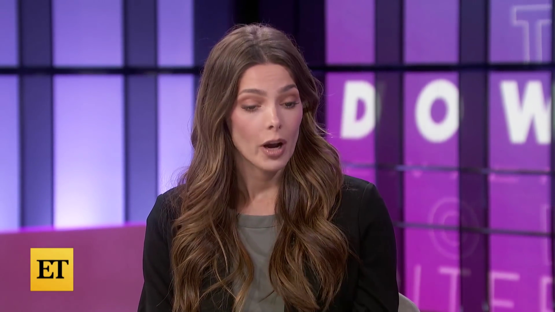 Ashley-Greene-dot-nl_2022EntertainmentTonight0065.jpg
