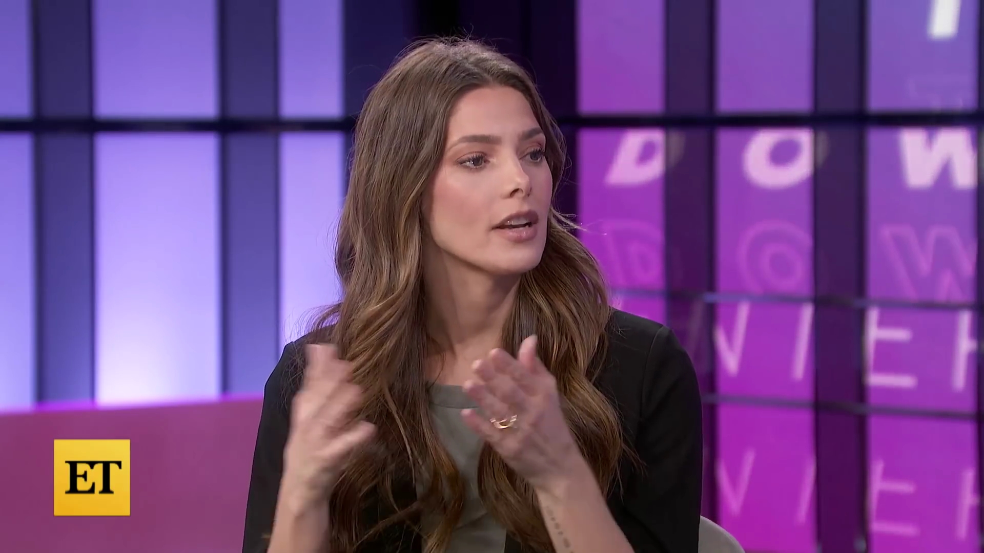 Ashley-Greene-dot-nl_2022EntertainmentTonight0074.jpg