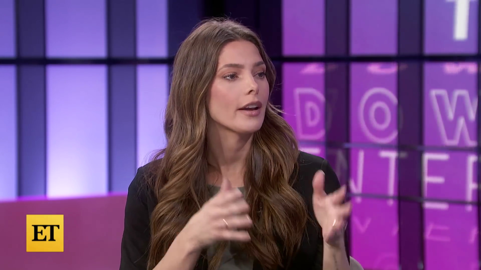 Ashley-Greene-dot-nl_2022EntertainmentTonight0075.jpg