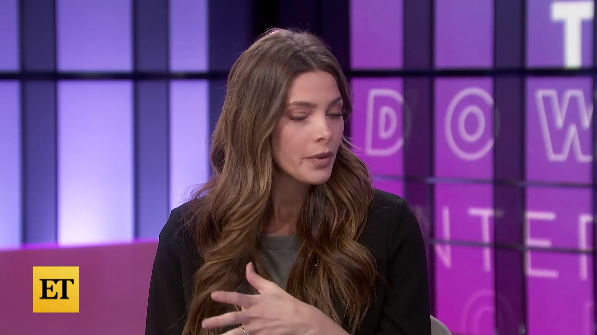 Ashley-Greene-dot-nl_2022EntertainmentTonight0076.jpg