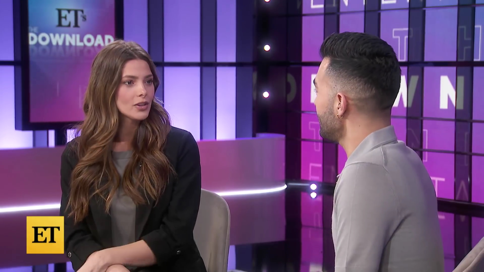 Ashley-Greene-dot-nl_2022EntertainmentTonight0087.jpg