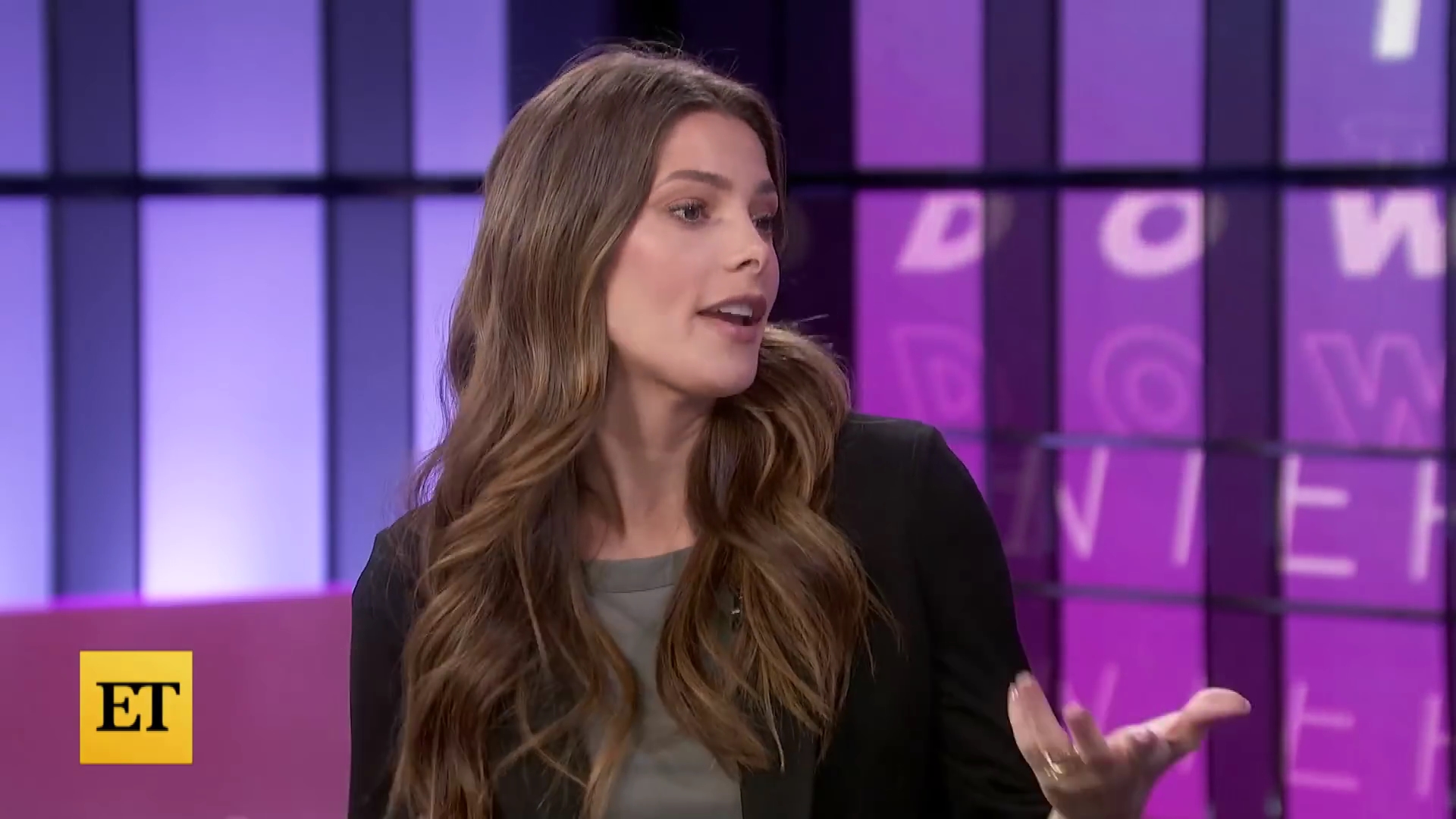 Ashley-Greene-dot-nl_2022EntertainmentTonight0089.jpg