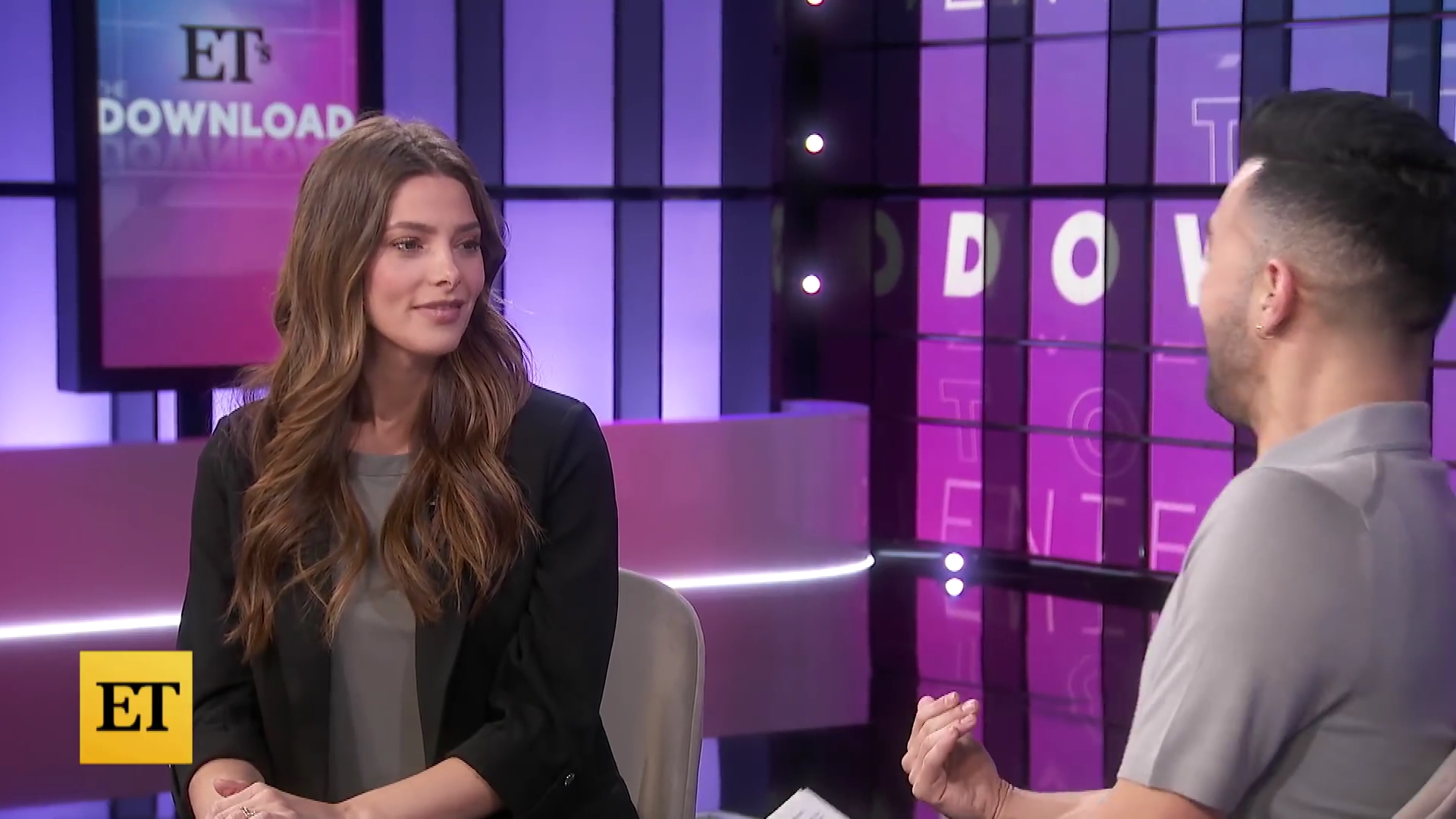 Ashley-Greene-dot-nl_2022EntertainmentTonight0119.jpg