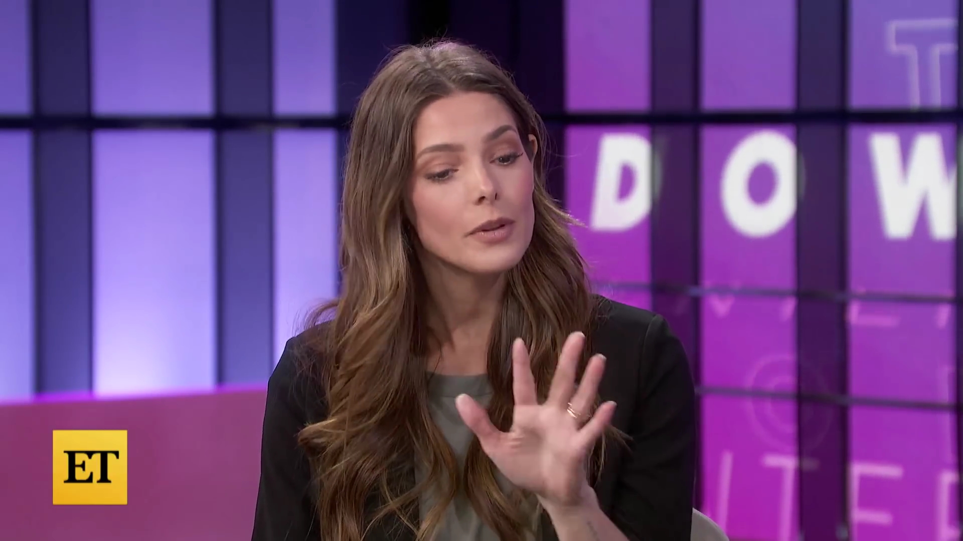 Ashley-Greene-dot-nl_2022EntertainmentTonight0134.jpg