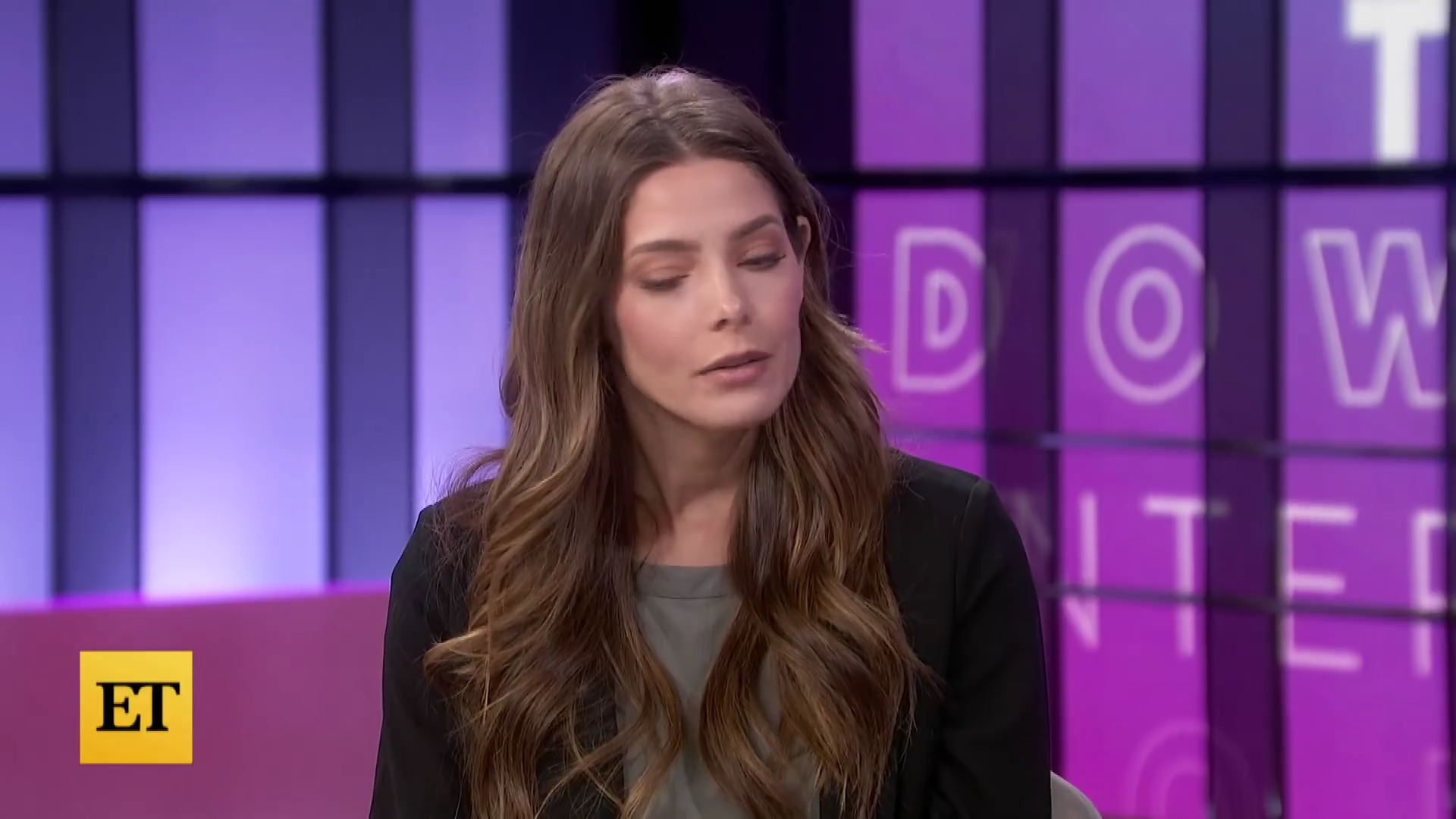 Ashley-Greene-dot-nl_2022EntertainmentTonight0137.jpg