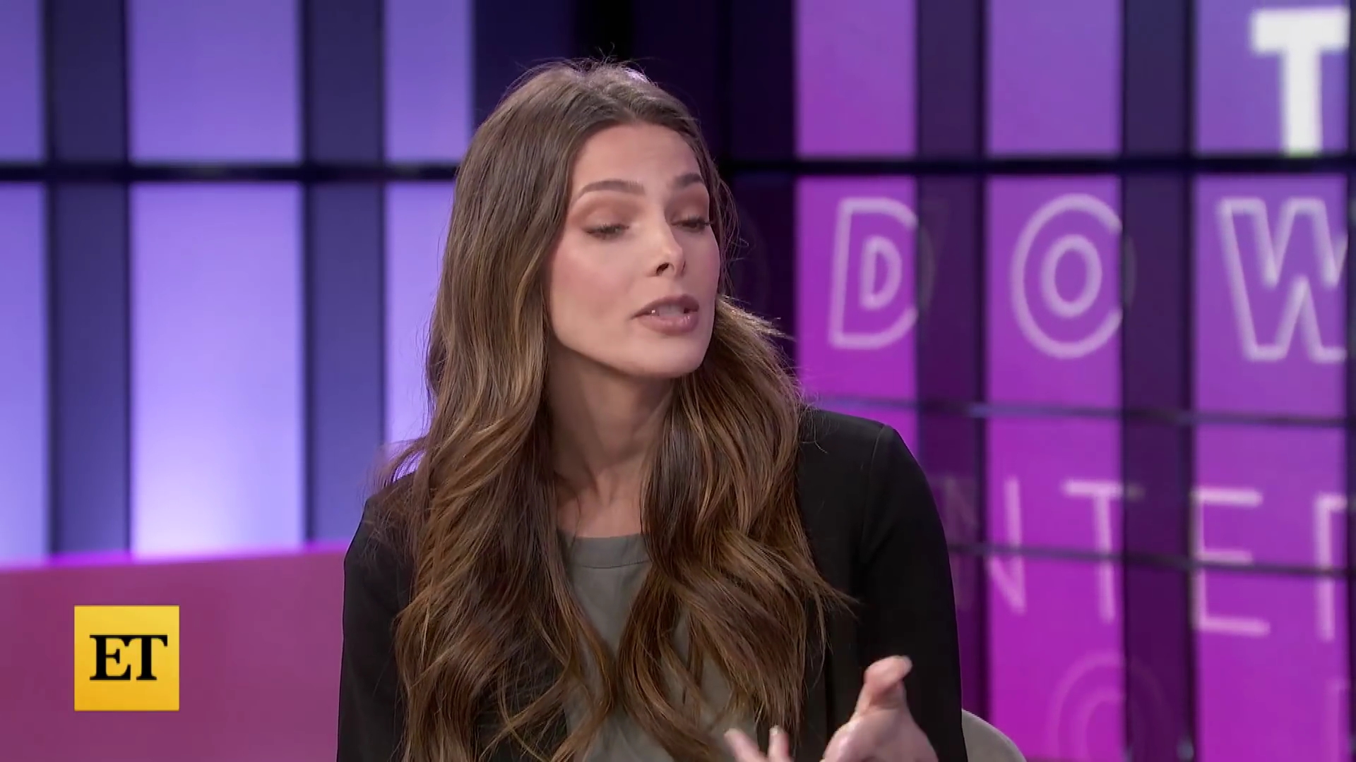 Ashley-Greene-dot-nl_2022EntertainmentTonight0143.jpg