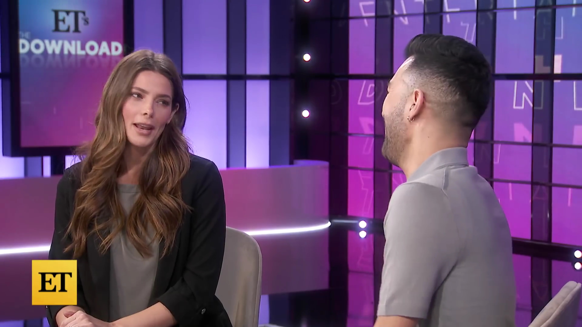 Ashley-Greene-dot-nl_2022EntertainmentTonight0166.jpg