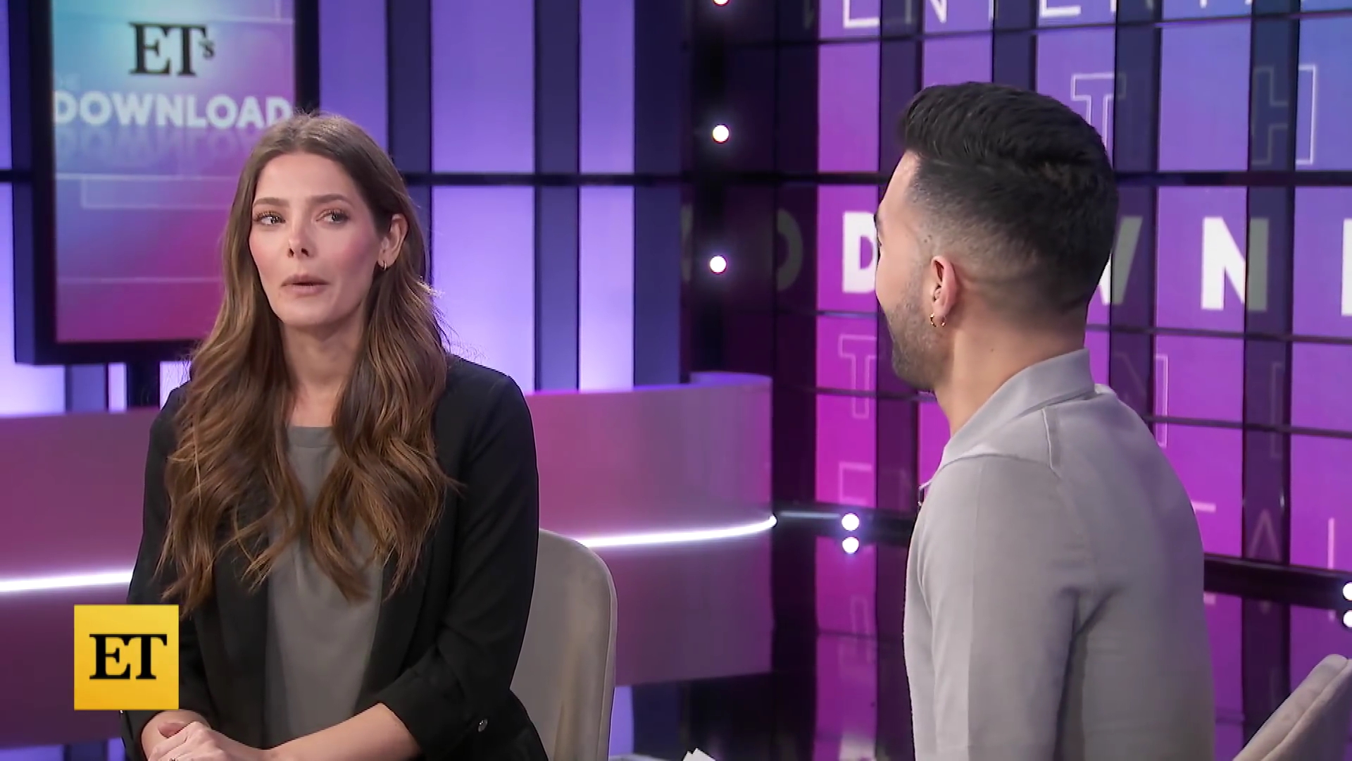 Ashley-Greene-dot-nl_2022EntertainmentTonight0168.jpg