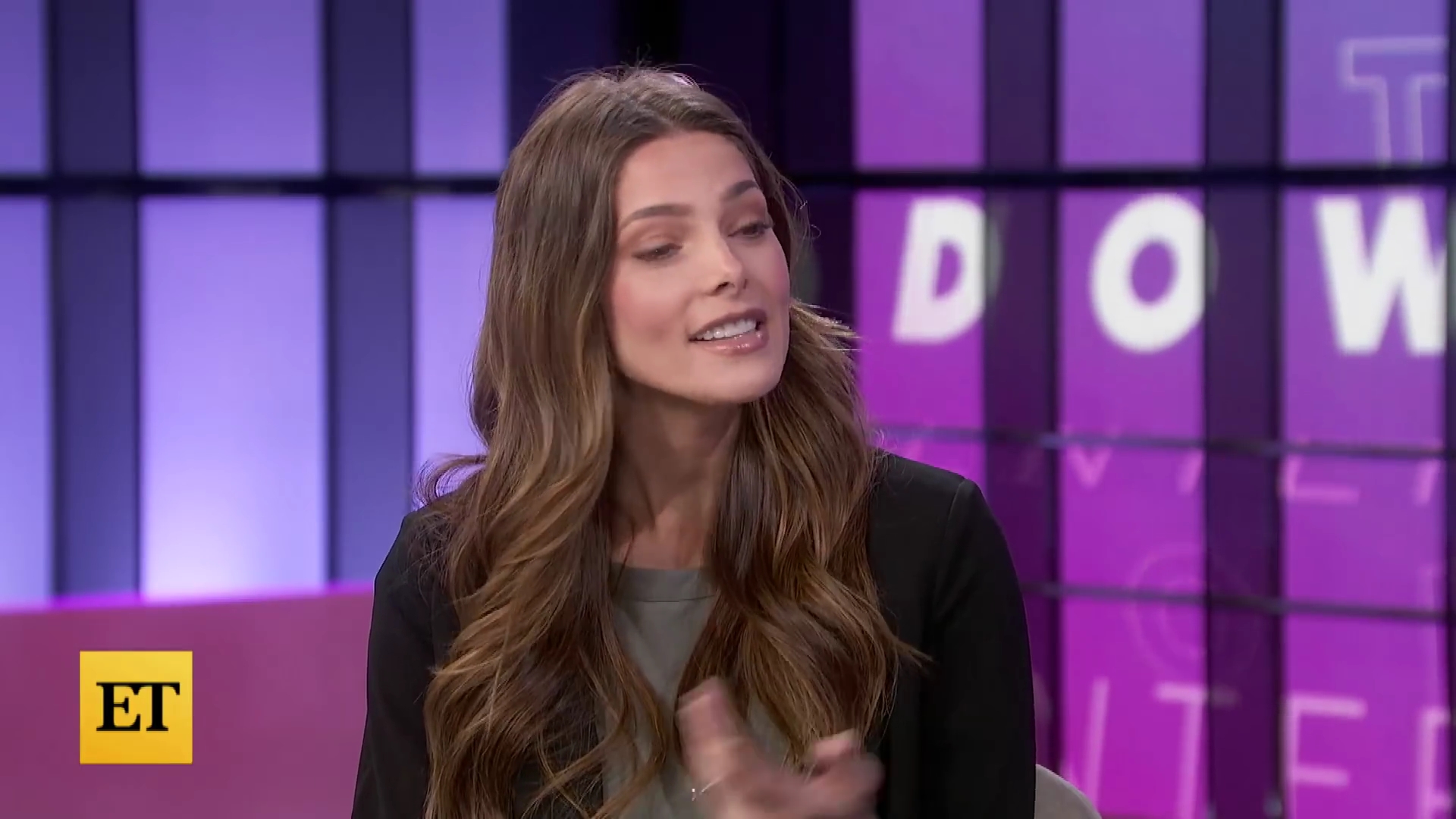 Ashley-Greene-dot-nl_2022EntertainmentTonight0169.jpg