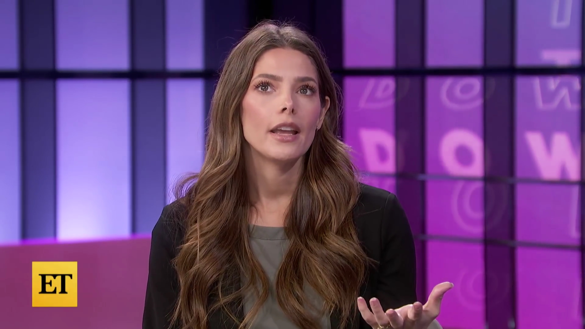 Ashley-Greene-dot-nl_2022EntertainmentTonight0174.jpg