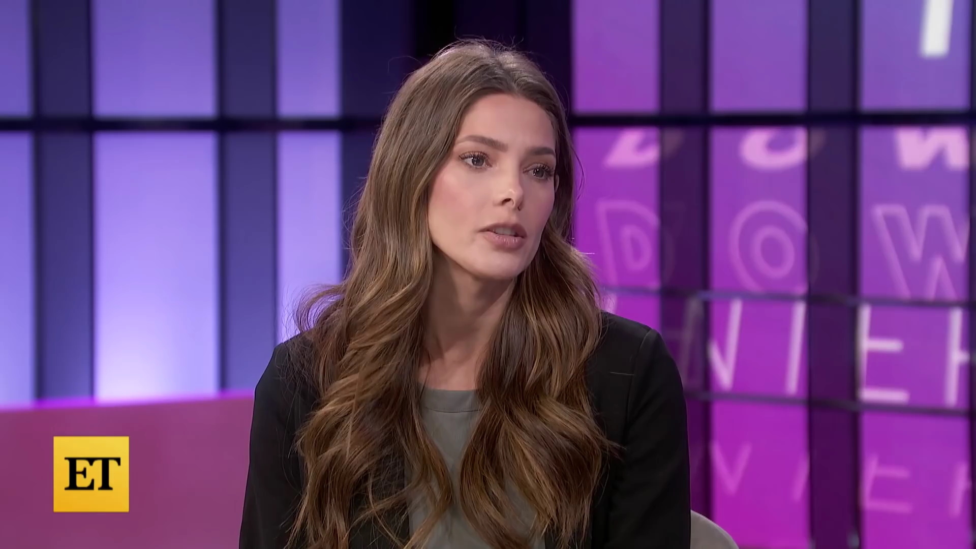 Ashley-Greene-dot-nl_2022EntertainmentTonight0178.jpg