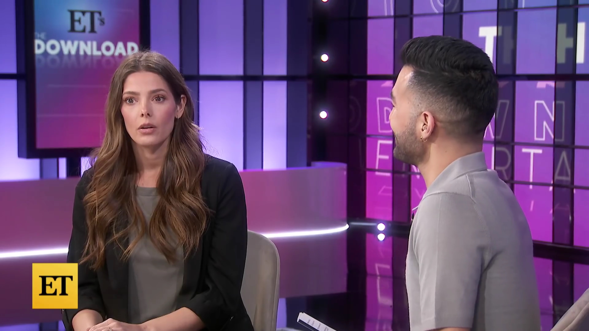 Ashley-Greene-dot-nl_2022EntertainmentTonight0186.jpg