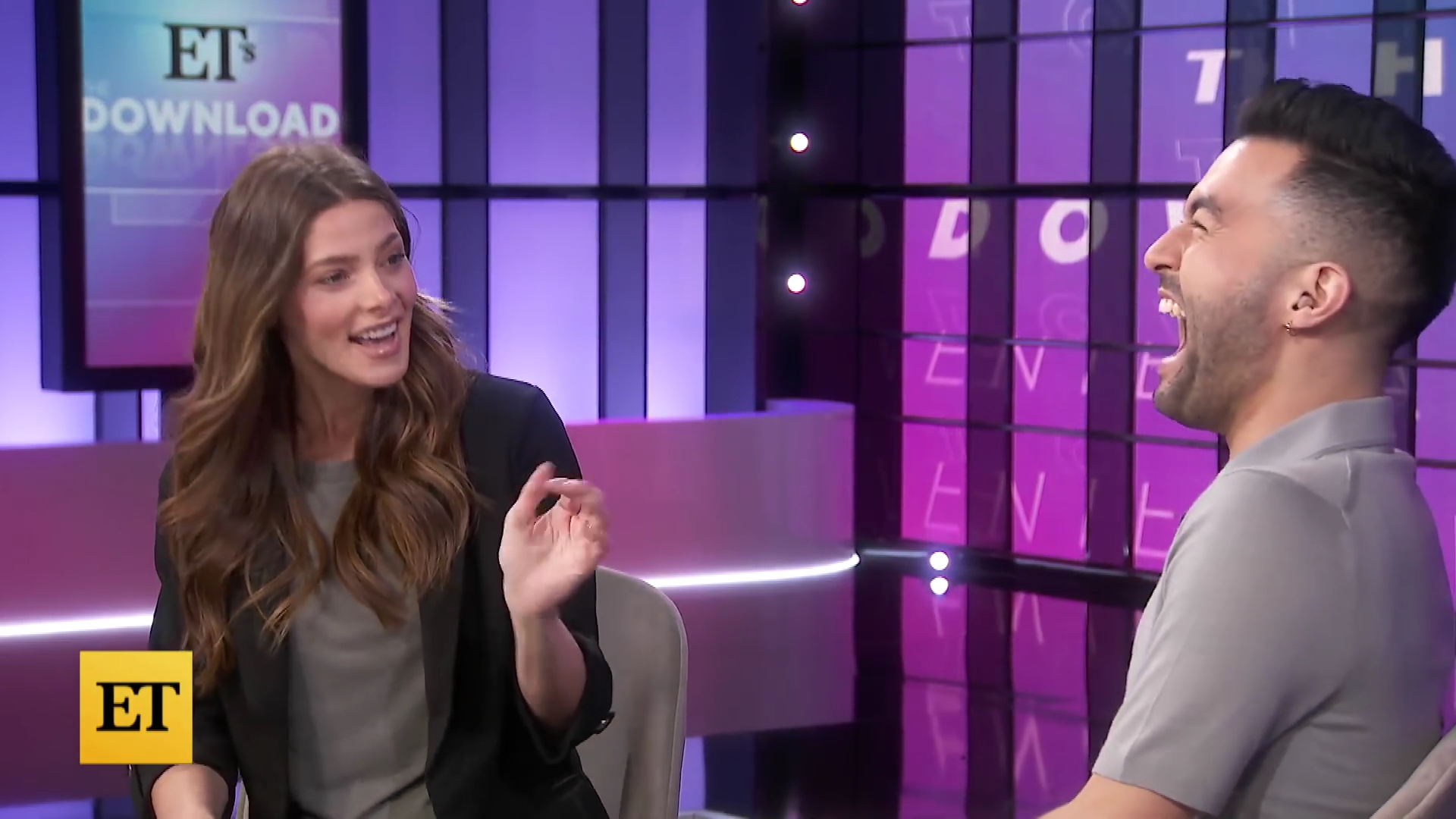 Ashley-Greene-dot-nl_2022EntertainmentTonight0192.jpg