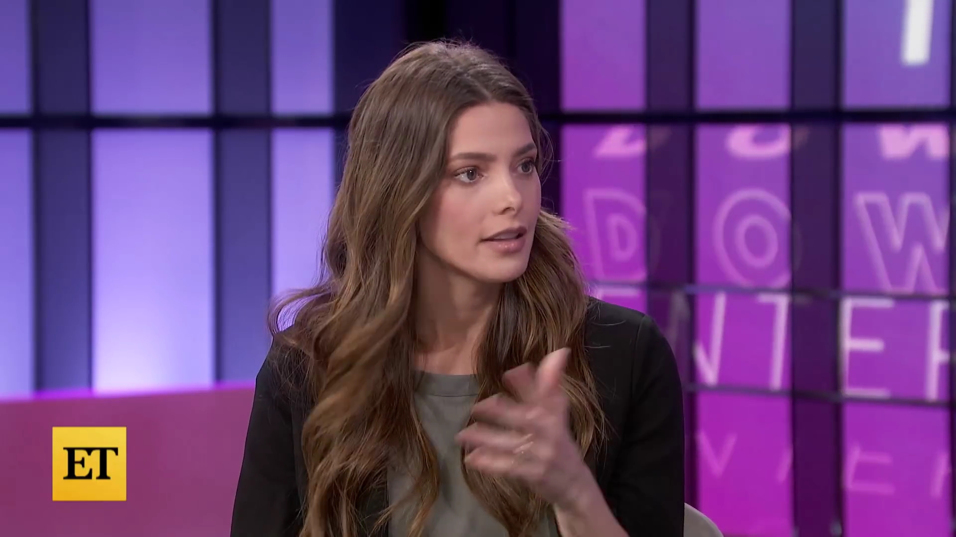 Ashley-Greene-dot-nl_2022EntertainmentTonight0220.jpg