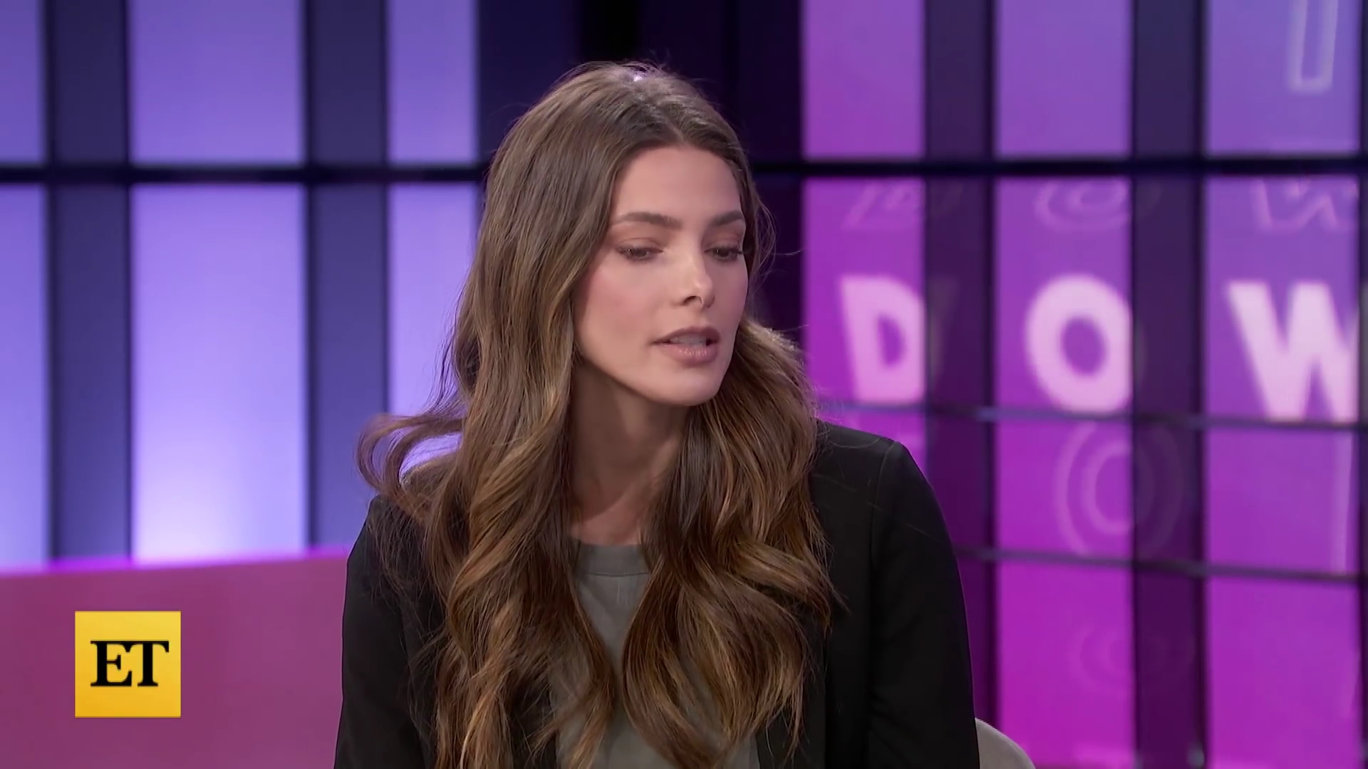 Ashley-Greene-dot-nl_2022EntertainmentTonight0257.jpg