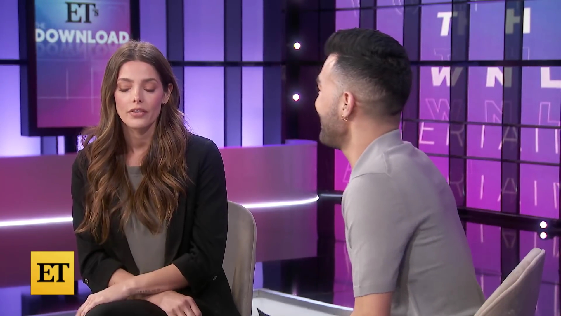 Ashley-Greene-dot-nl_2022EntertainmentTonight0296.jpg