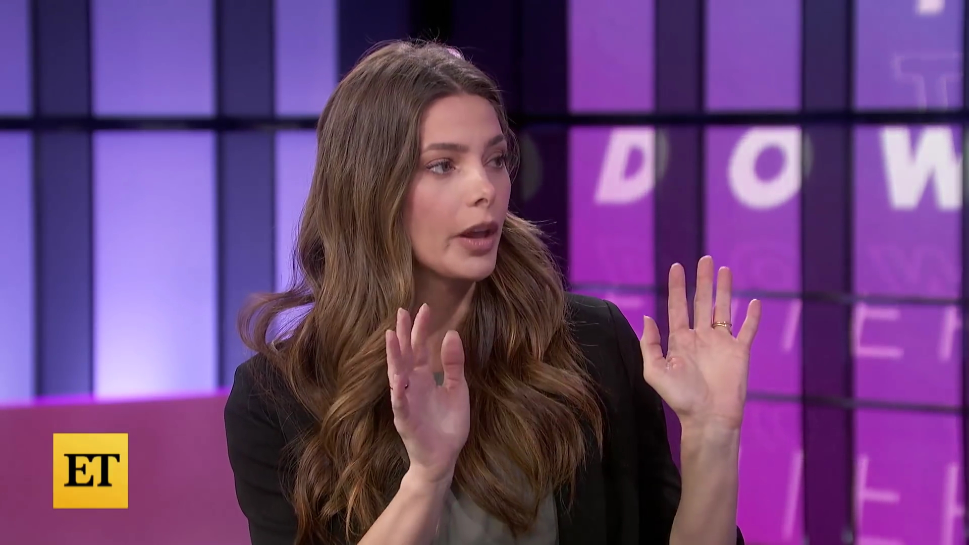 Ashley-Greene-dot-nl_2022EntertainmentTonight0303.jpg