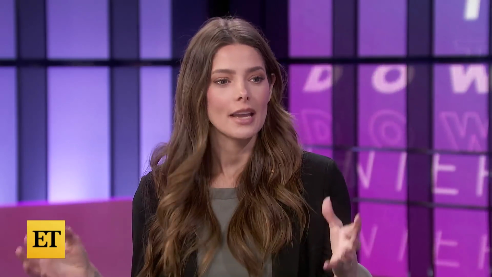 Ashley-Greene-dot-nl_2022EntertainmentTonight0311.jpg
