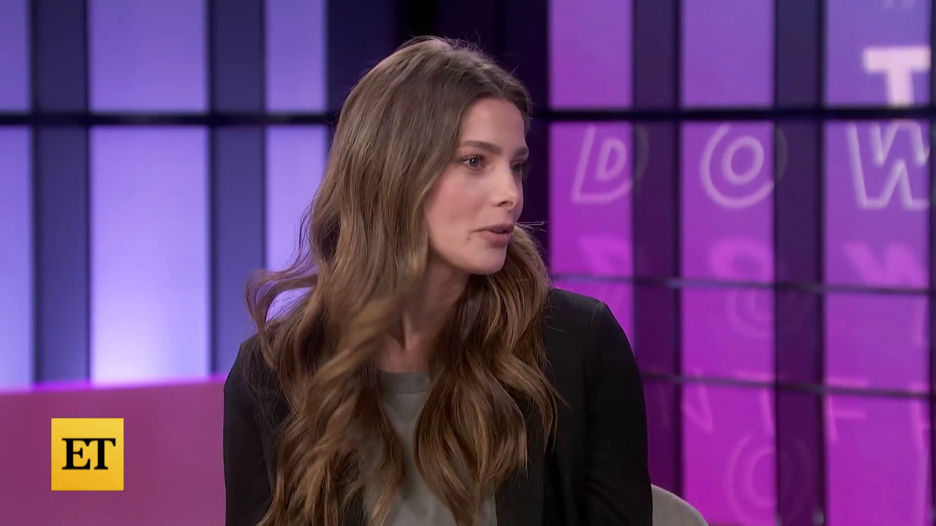 Ashley-Greene-dot-nl_2022EntertainmentTonight0314.jpg