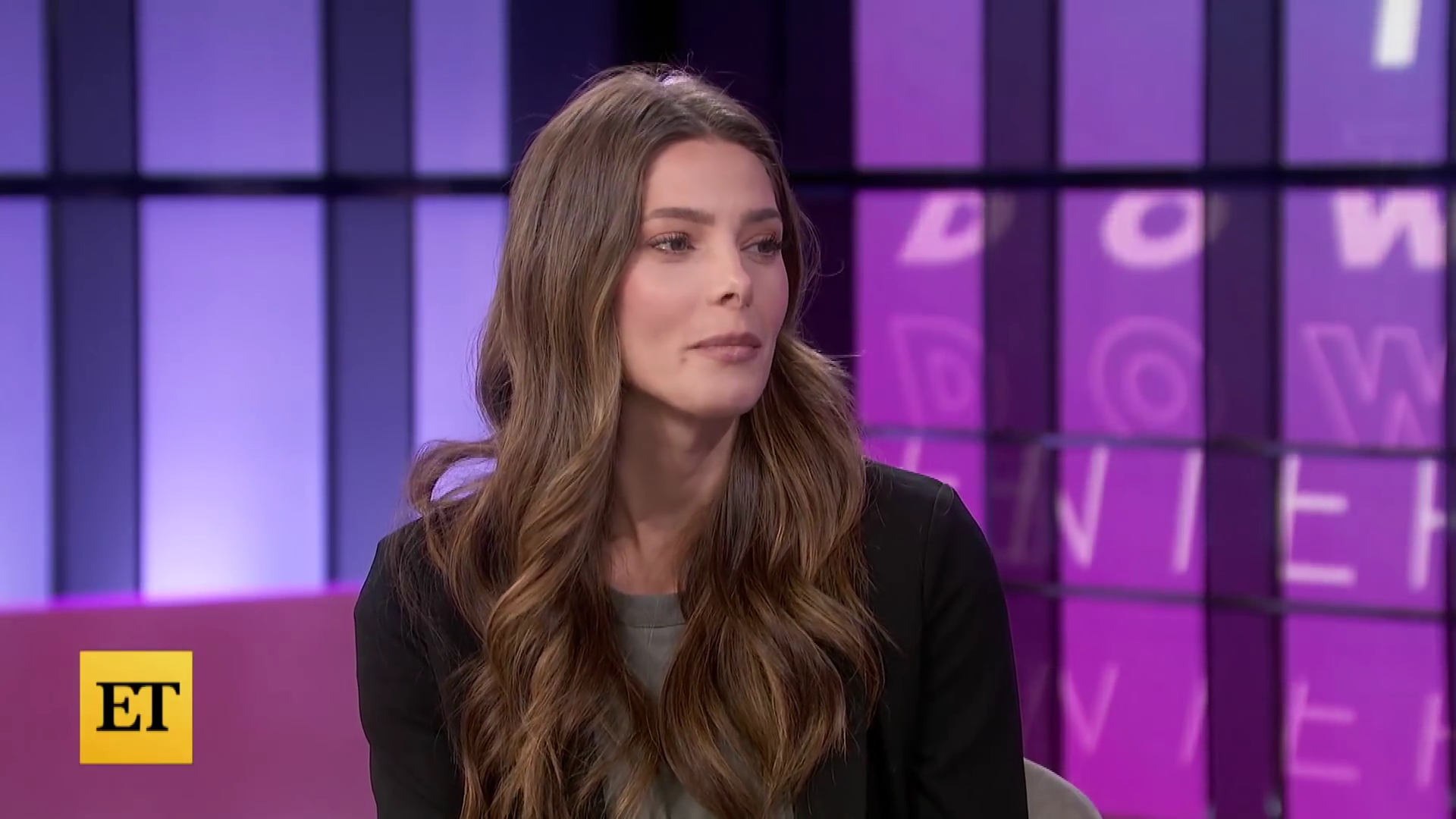 Ashley-Greene-dot-nl_2022EntertainmentTonight0326.jpg