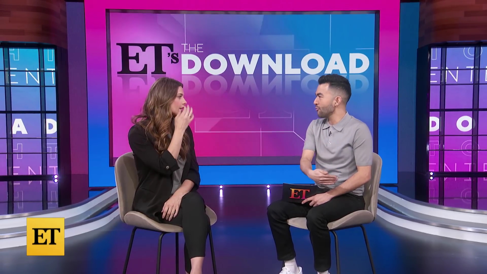 Ashley-Greene-dot-nl_2022EntertainmentTonight0346.jpg